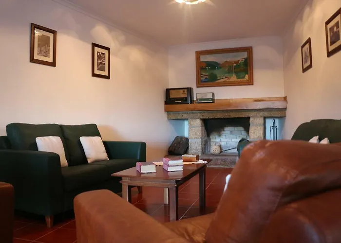 Casa Dona Urraca 3* Vilarinho da Castanheira